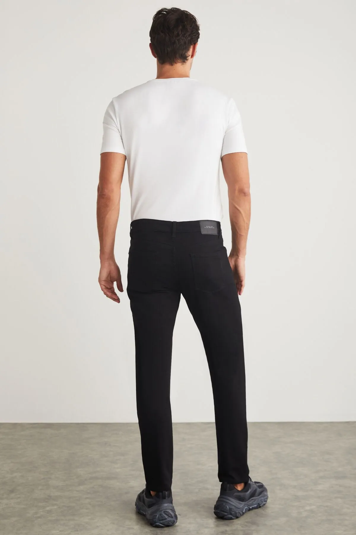 Antoni Men Tapered Fit Pipe Tota Thick textured flexible structure Magic denim jeans black jeans