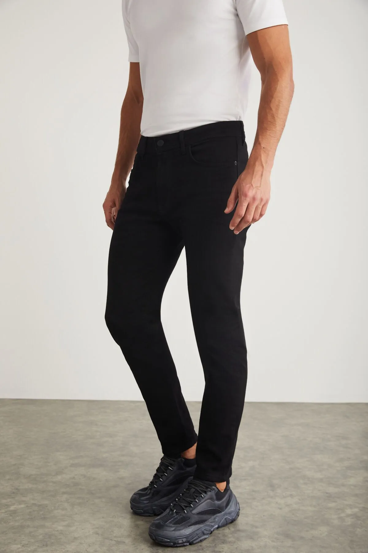 Antoni Men Tapered Fit Pipe Tota Thick textured flexible structure Magic denim jeans black jeans