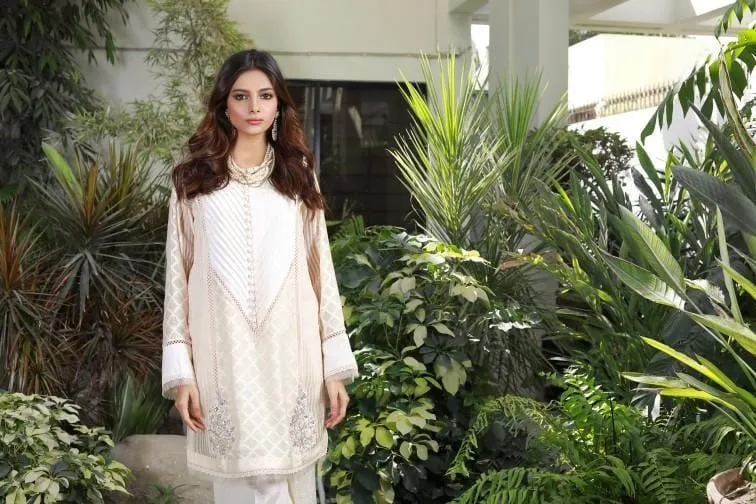 Insia Sohail - Iovry