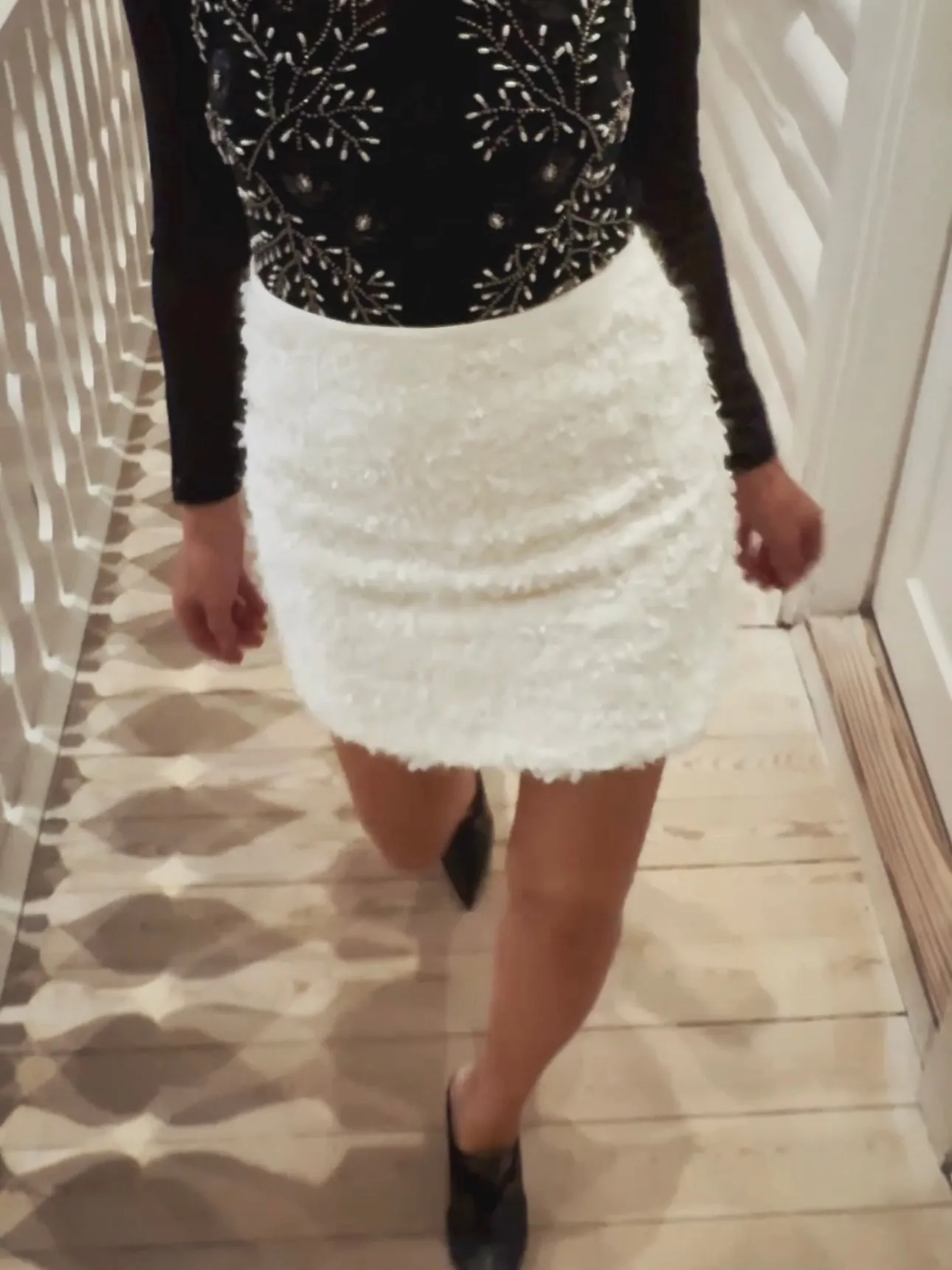 SHORT SKIRT WITH SEQUINS - WHITE