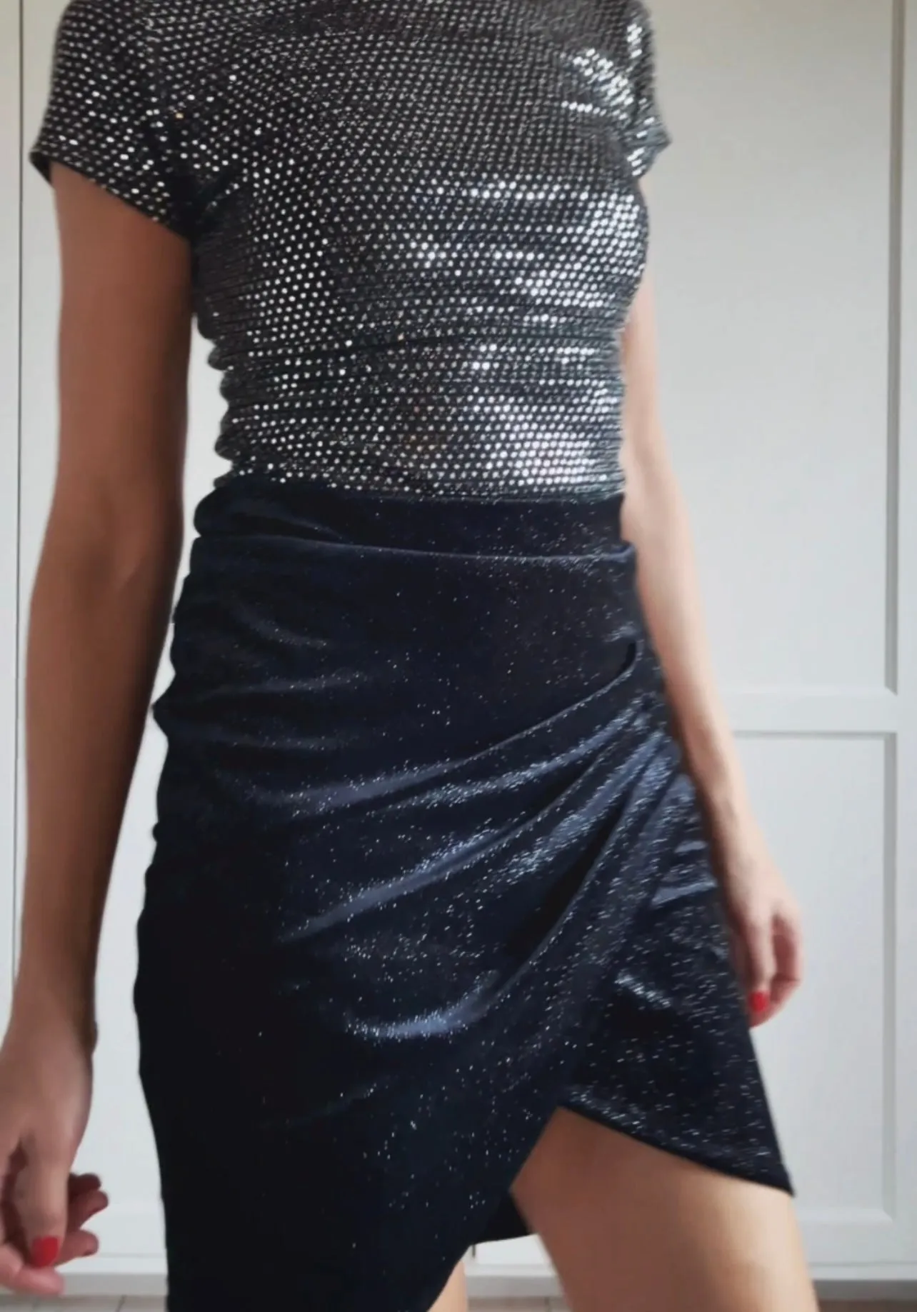 SHORT VELVET SKIRT WITH GLITTER - BLACK